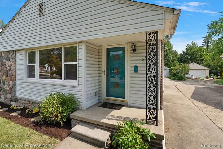 Property Photo:  607 Lawson Street  MI 48067 