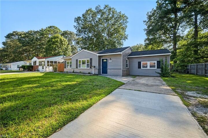 Property Photo:  305 Hospital Dr  VA 23452 