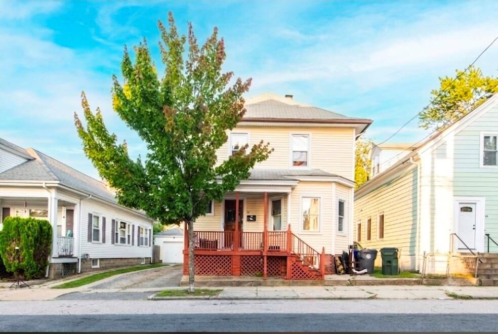 Property Photo:  31 Grosvenor Avenue  RI 02908 