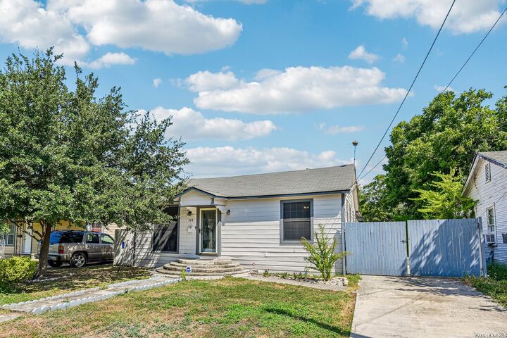 Property Photo:  929 Santa Monica St  TX 78201 