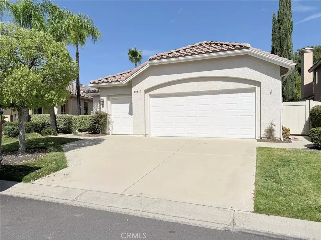 Property Photo:  40465 Via Camposeco  CA 92562 
