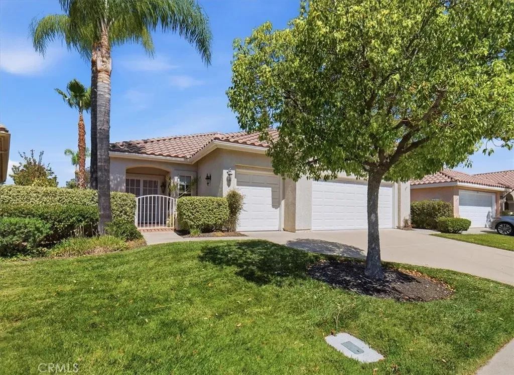 Property Photo:  40465 Via Camposeco  CA 92562 