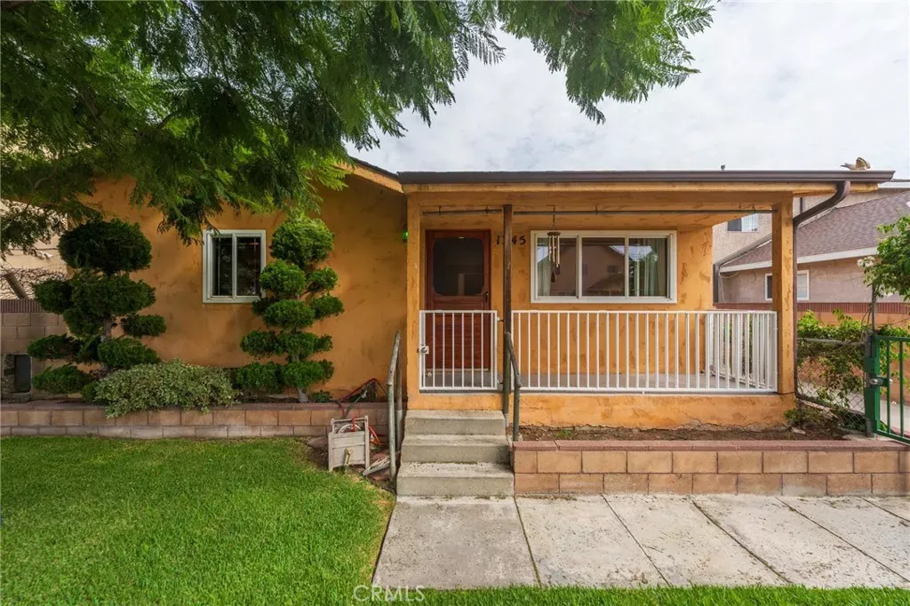 Property Photo:  1345 W 219th  CA 90501 