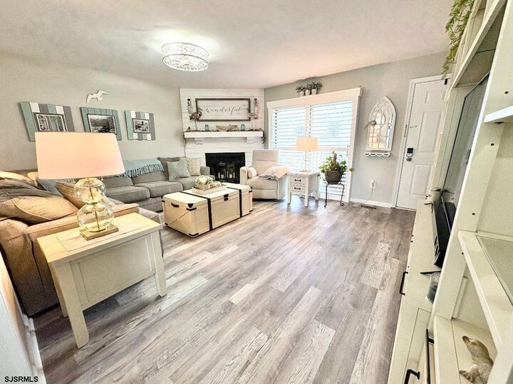 Property Photo: 150 W Cedar Ave 4C NJ 08244
