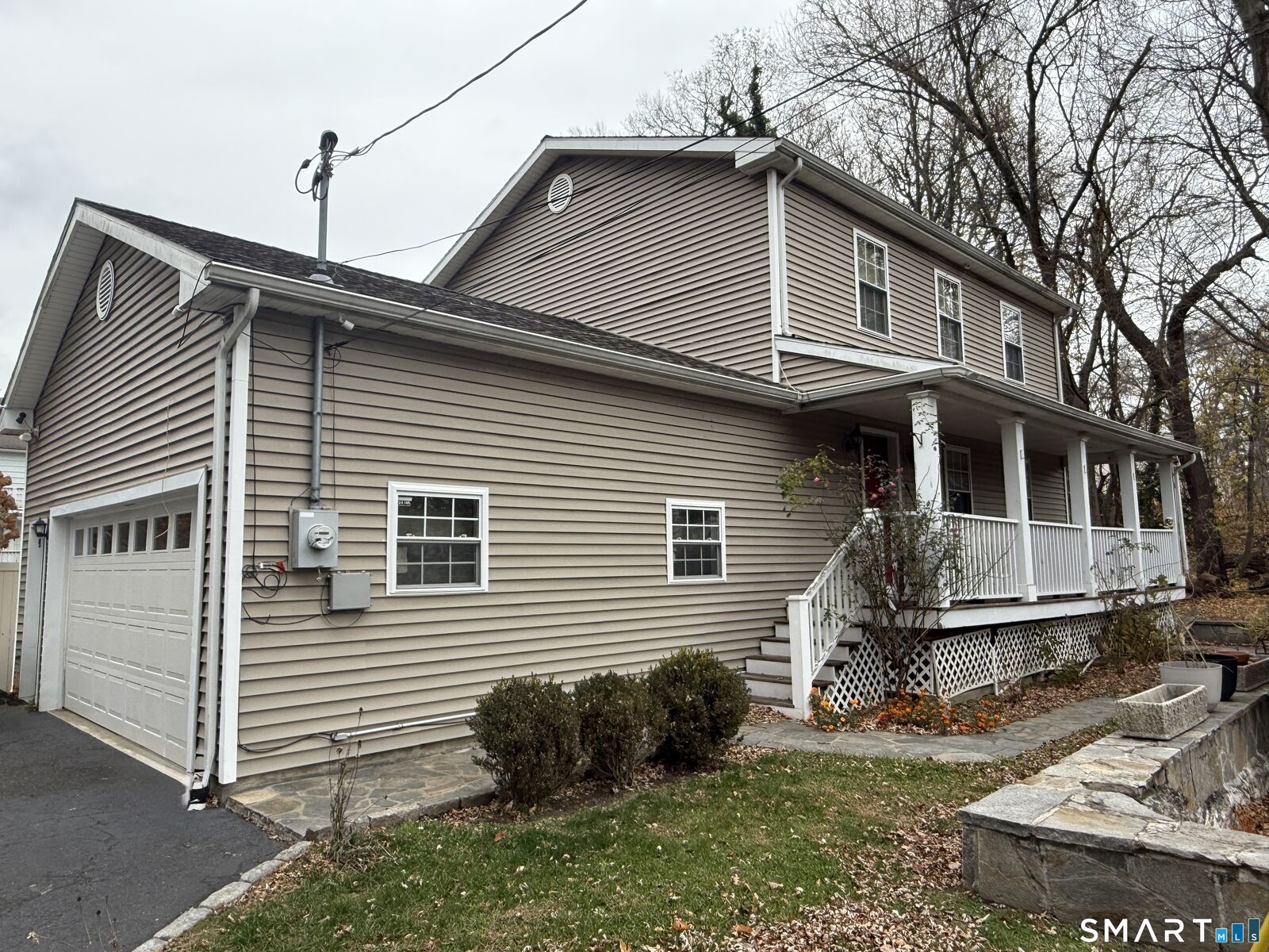 Property Photo:  70 Renwick Place  CT 06604 