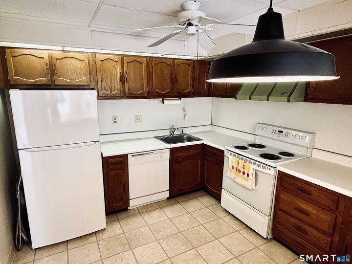 Property Photo: 707 Mix Avenue 42 CT 06514