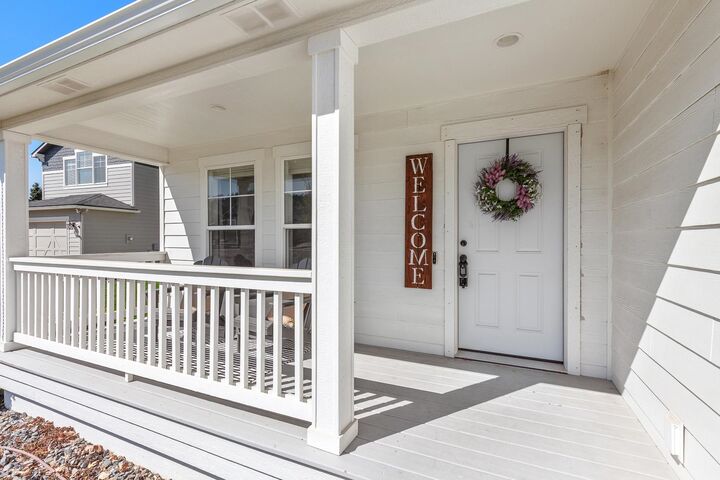 Property Photo:  1679 N Carson Range St  WA 99019 