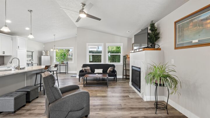 Property Photo: 1609 E Marilyn Cir WA 99006