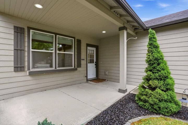 Property Photo:  1726 N Caufield Ct  WA 99019 