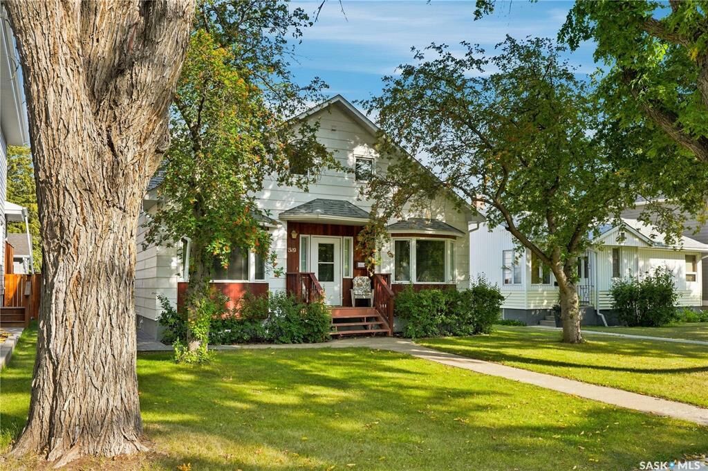 Property Photo: 1519 Munroe Avenue S SK S7H 2G6