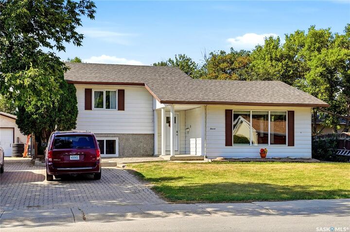 Property Photo: 11 McSherry Crescent SK S4T 7B4