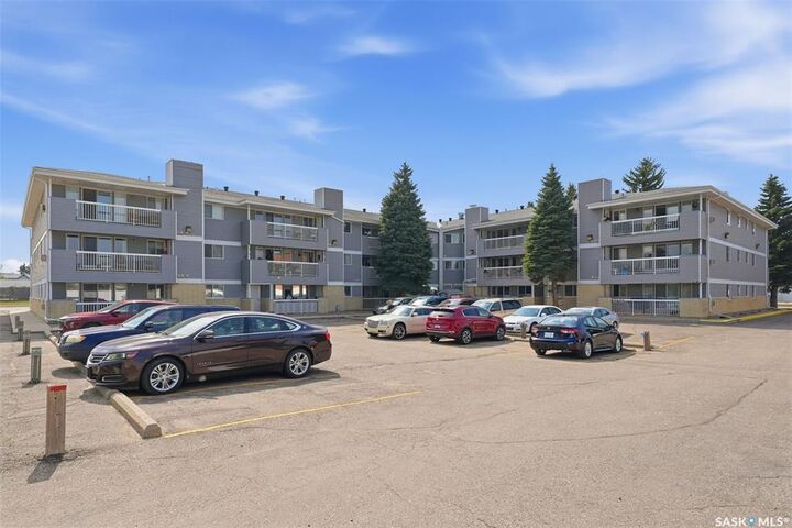 Property Photo: 706 Confederation Drive 211 SK S7L 5R7