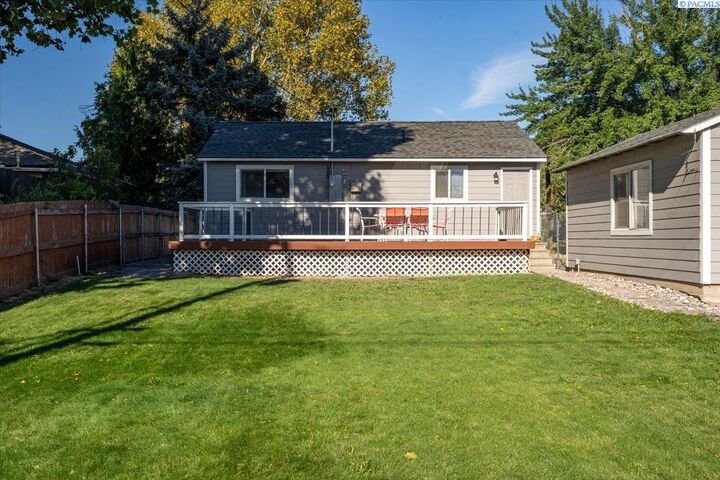 Property Photo: 2032 Cascade Ave WA 99354