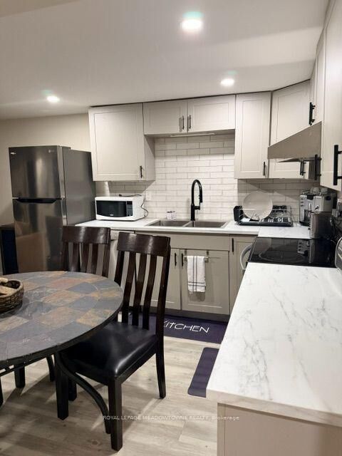 Property Photo:  20 Fran Drive  ON L4L 1P3 