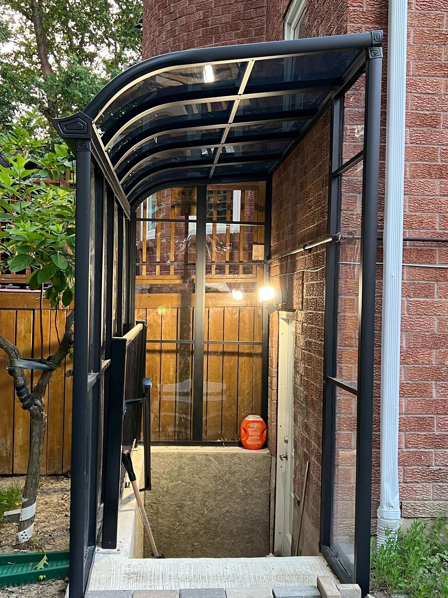 Property Photo:  5522 Fleur-De-Lis Court  ON L5R 2Z6 