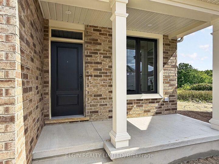 Property Photo:  8 Thomas Court  ON N5P 0E5 