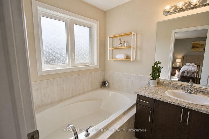 Property Photo: 5 Bethune Avenue ON L0R 1P0