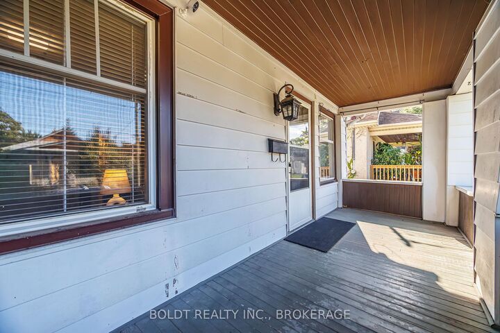 Property Photo:  20 Stuart Avenue  ON L2R 1M7 