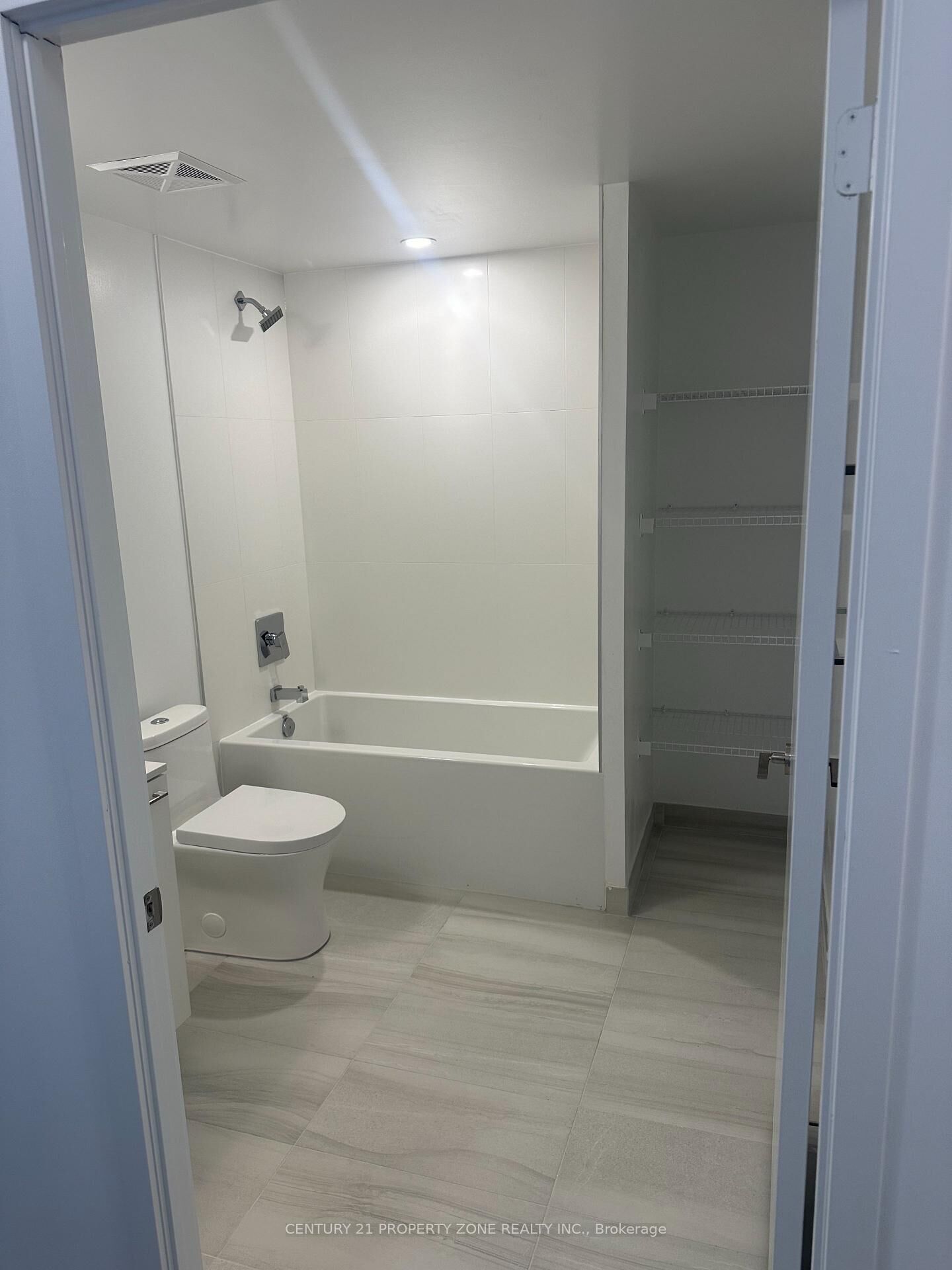 Property Photo:  260 Malta Avenue 1612  ON L6Y 6L7 