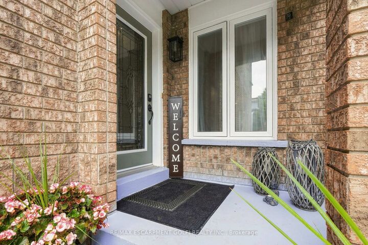 Property Photo: 11 Wakefield Lane ON L8B 0M2