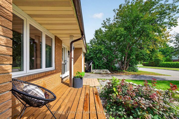 Property Photo:  2333 Cotters Crescent  ON K1V 8Y7 