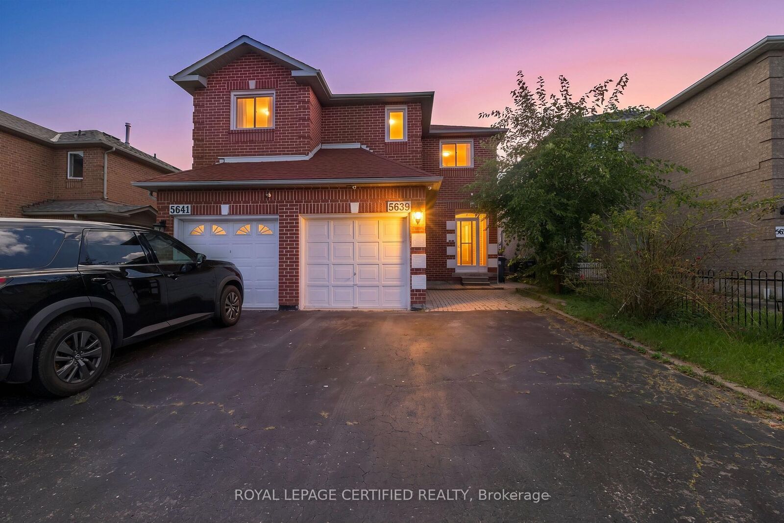 Property Photo: 5639 Whistler Crescent ON L4Z 3R7