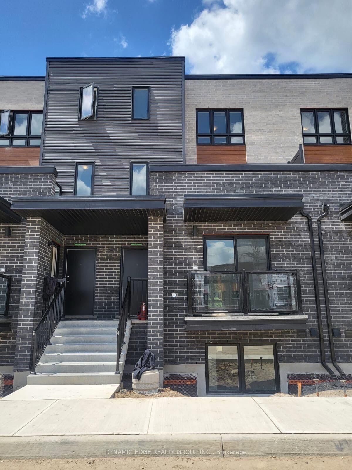 Property Photo:  235 Chapel Hill Drive 25  ON N2R 0S4 
