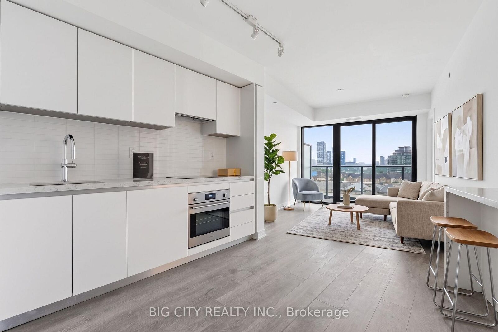 Property Photo:  25 Frederick Todd Way 609  ON M4G 0C9 