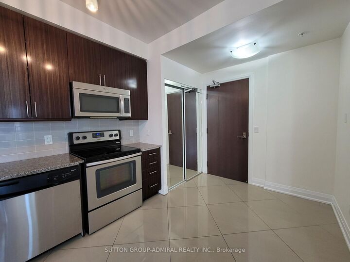 Property Photo:  75 North Park Road 402  ON L4J 0H8 