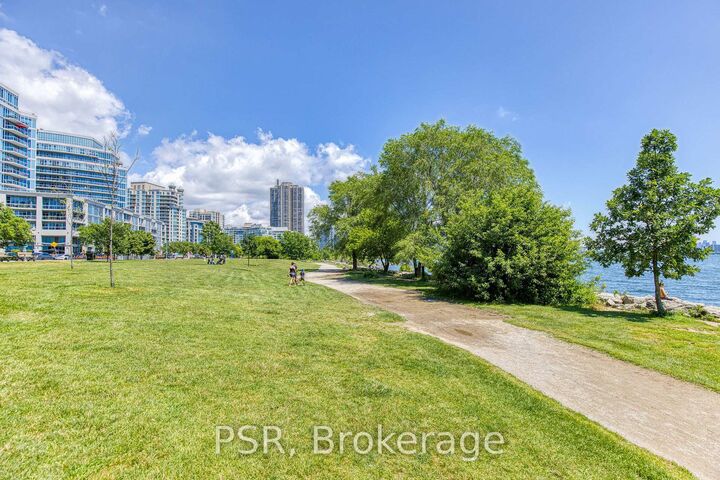 Property Photo:  39 Annie Craig Avenue 905  ON M8V 0H1 