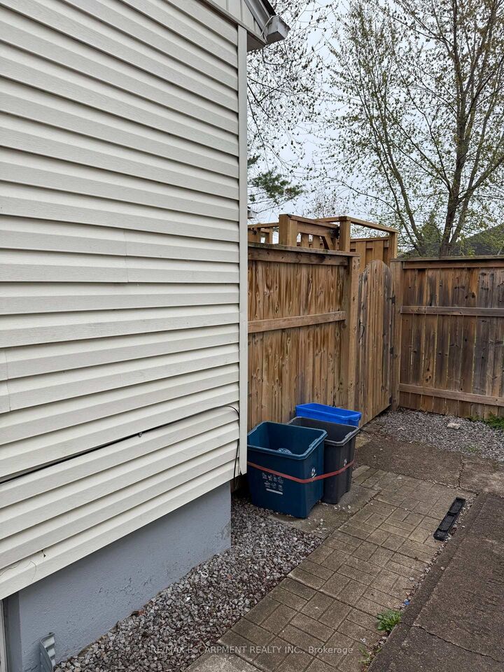 Property Photo:  41 Beamer Avenue 2  ON L2M 2L6 