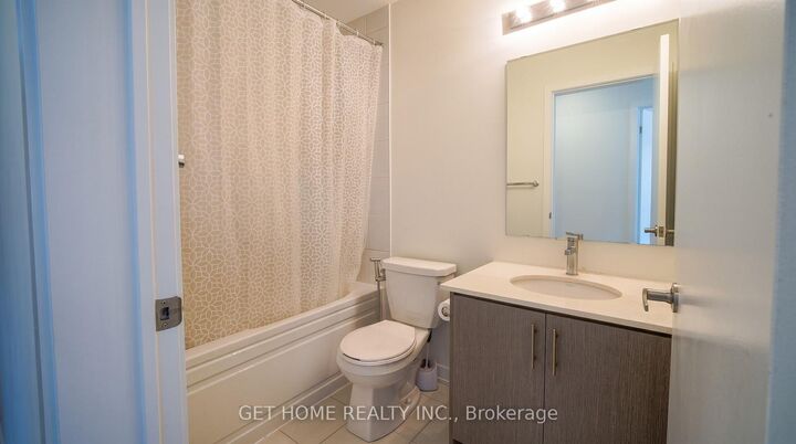 Property Photo: 3415 Ridgeway Drive 5 ON L5L 6T5