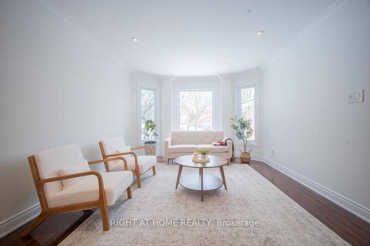 Property Photo:  2088 Perran Drive  ON L5K 2R4 