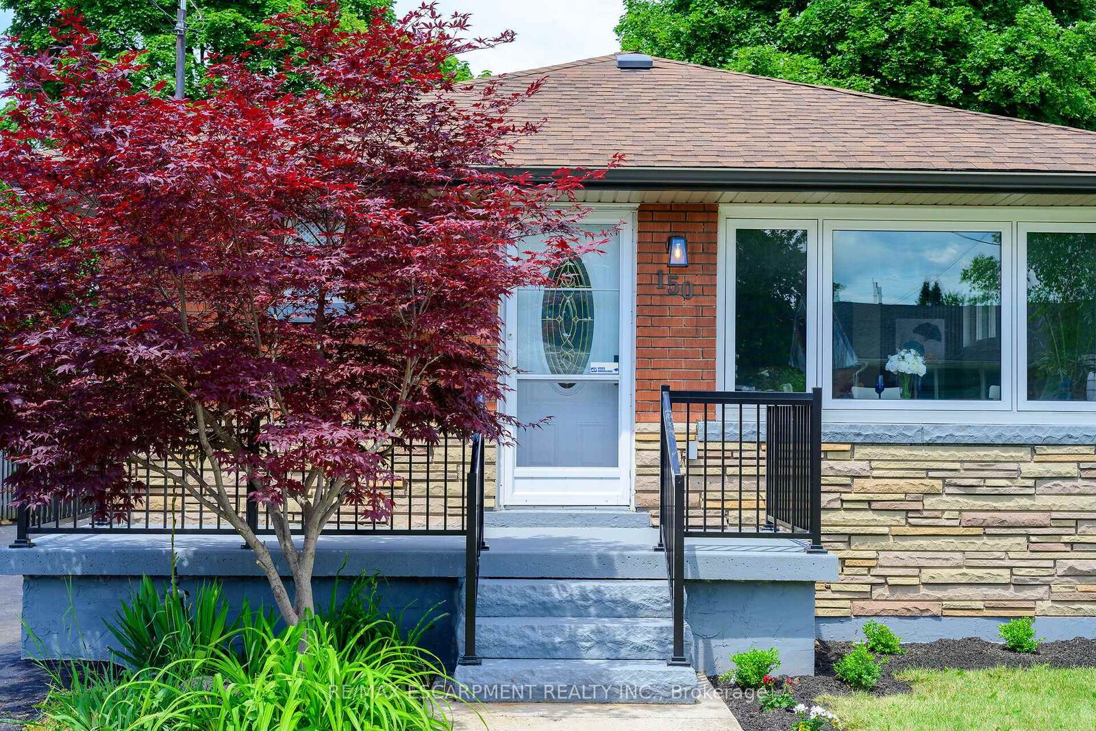 Property Photo: 150 Howard Avenue ON L9A 2W8