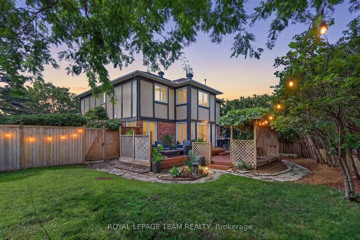 Property Photo: 11 Fessenden Way ON K2L 3L1
