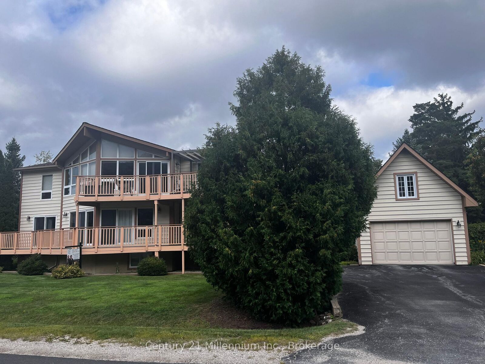 Photo de la propriété: 130 Pioneer Lane ON L9Y 0M7