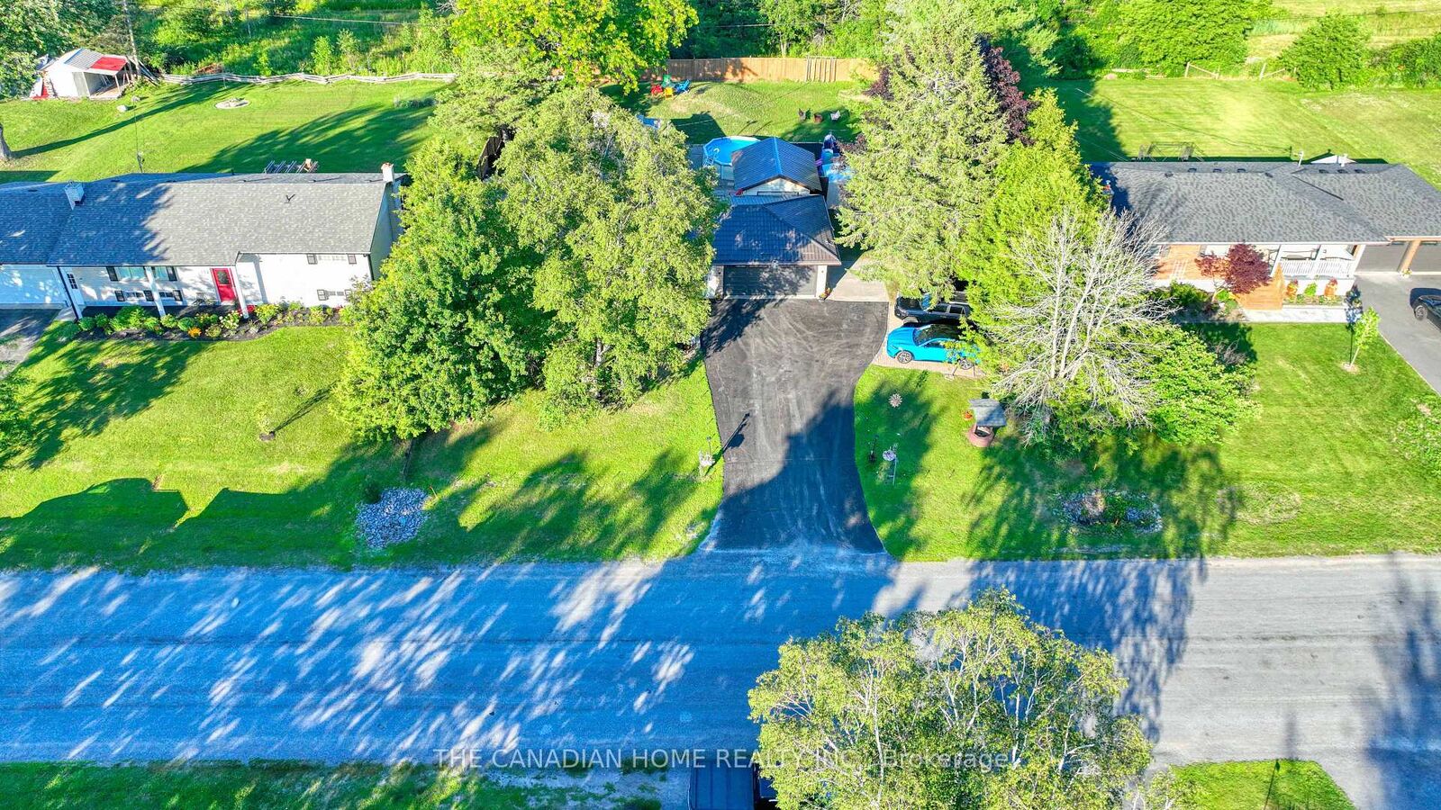 Property Photo: 134 Jeffrey Drive ON K8V 0P2