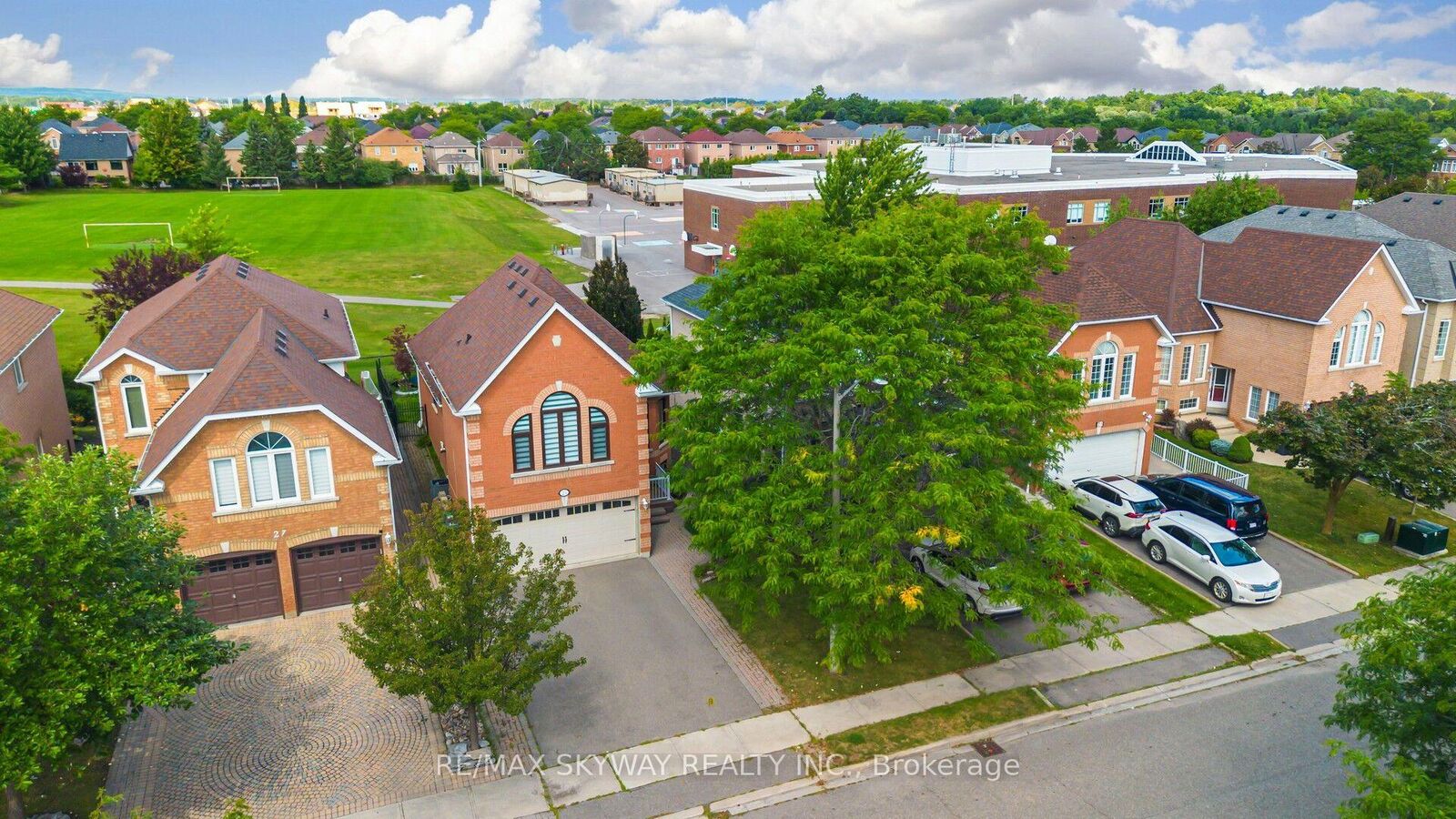 Property Photo: 25 Woodcreek Drive ON L6Z 4V5