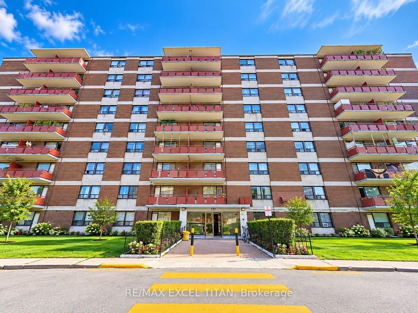 Property Photo:  777 Jane Street 403  ON M6N 4B6 
