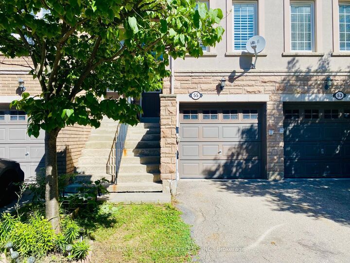 Property Photo: 435 Hensall Circle 55 ON L5A 4P1
