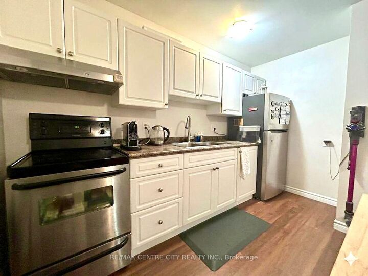 Property Photo:  70 Fiddlers Green Road 100  ON N6H 4R4 