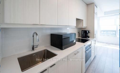 Property Photo:  36 Elm Drive 2406  ON L5B 1L9 