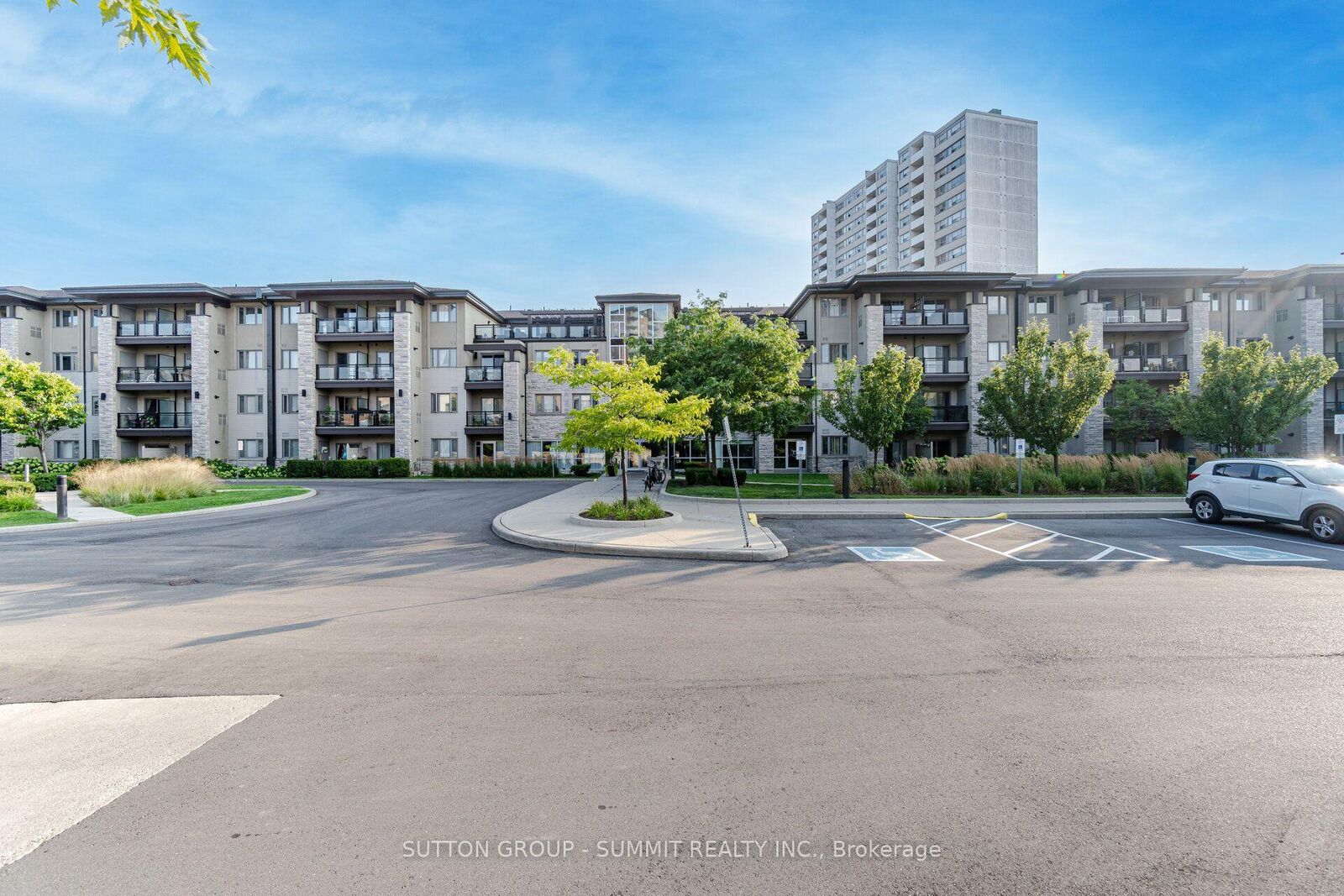 Property Photo:  570 Lolita Gardens 418  ON L5A 0A1 