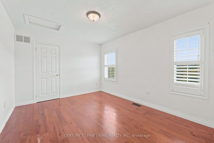 Property Photo: 92 Kettlewell Crescent ON L6R 0T1