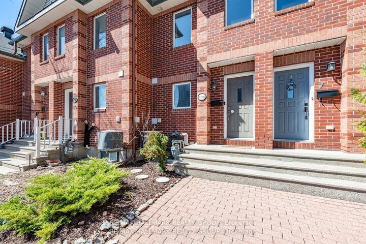 Property Photo:  395 Bell Street S #5  ON K1S 4K5 