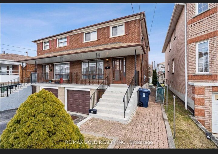 Property Photo: 39 Magnolia Avenue ON M1K 3K3