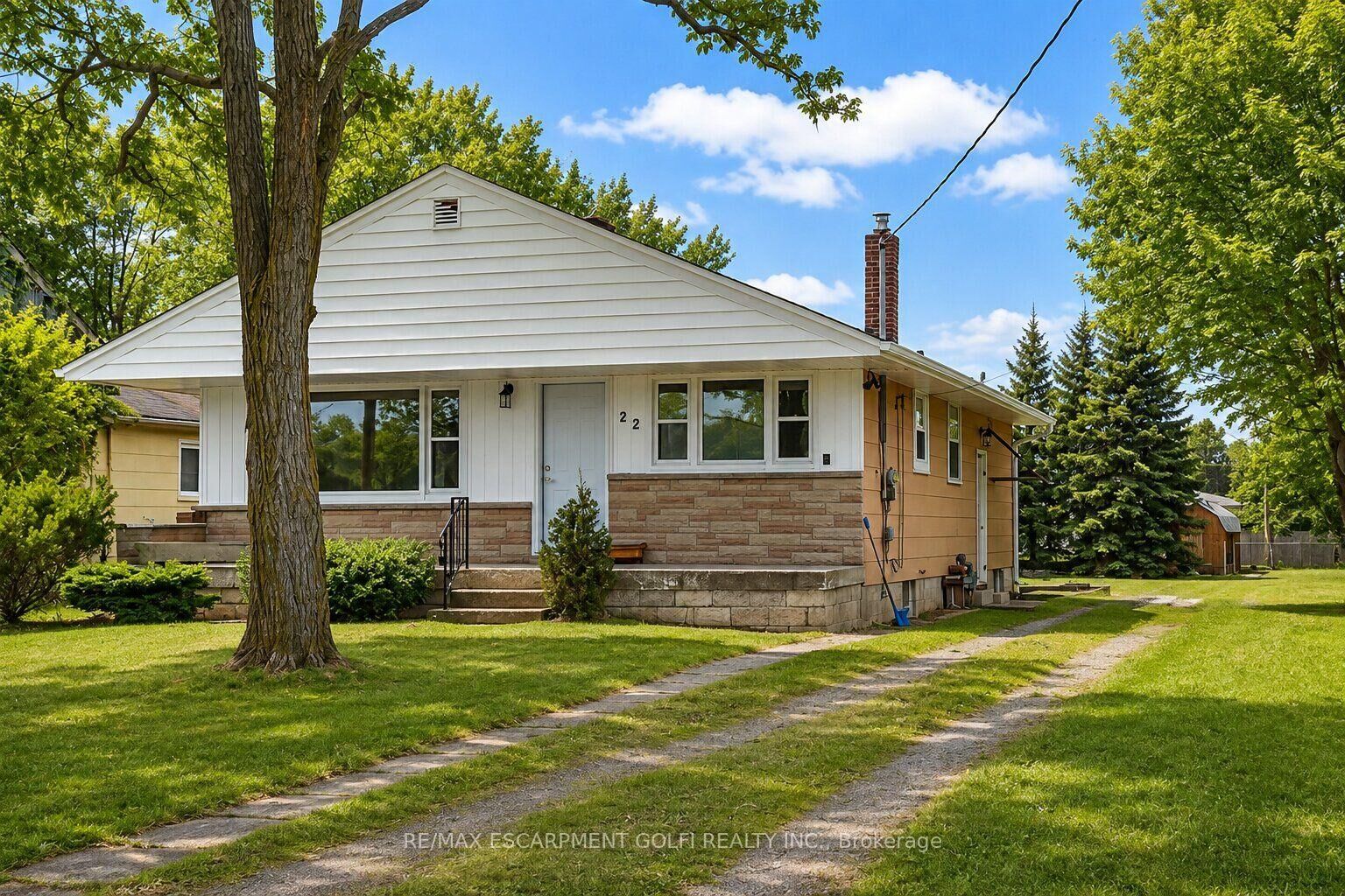 Property Photo:  22 Kelson Avenue S  ON L3M 4C3 