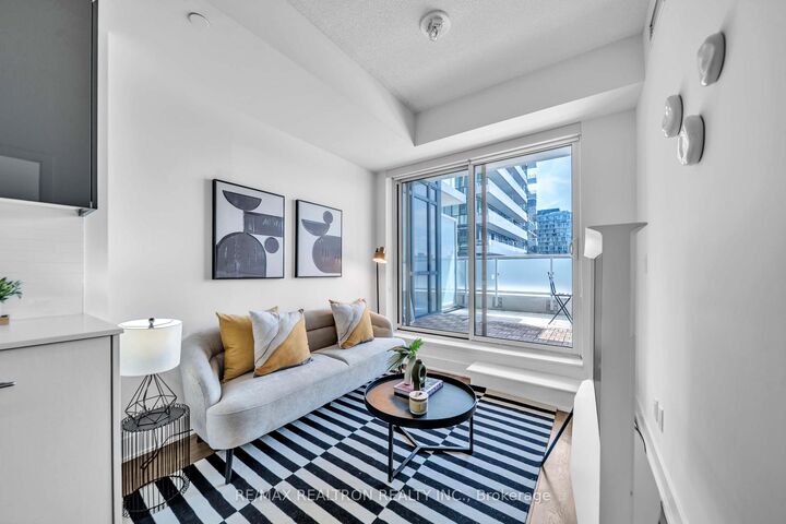 188 Fairview Mall Drive 606 — photo 1