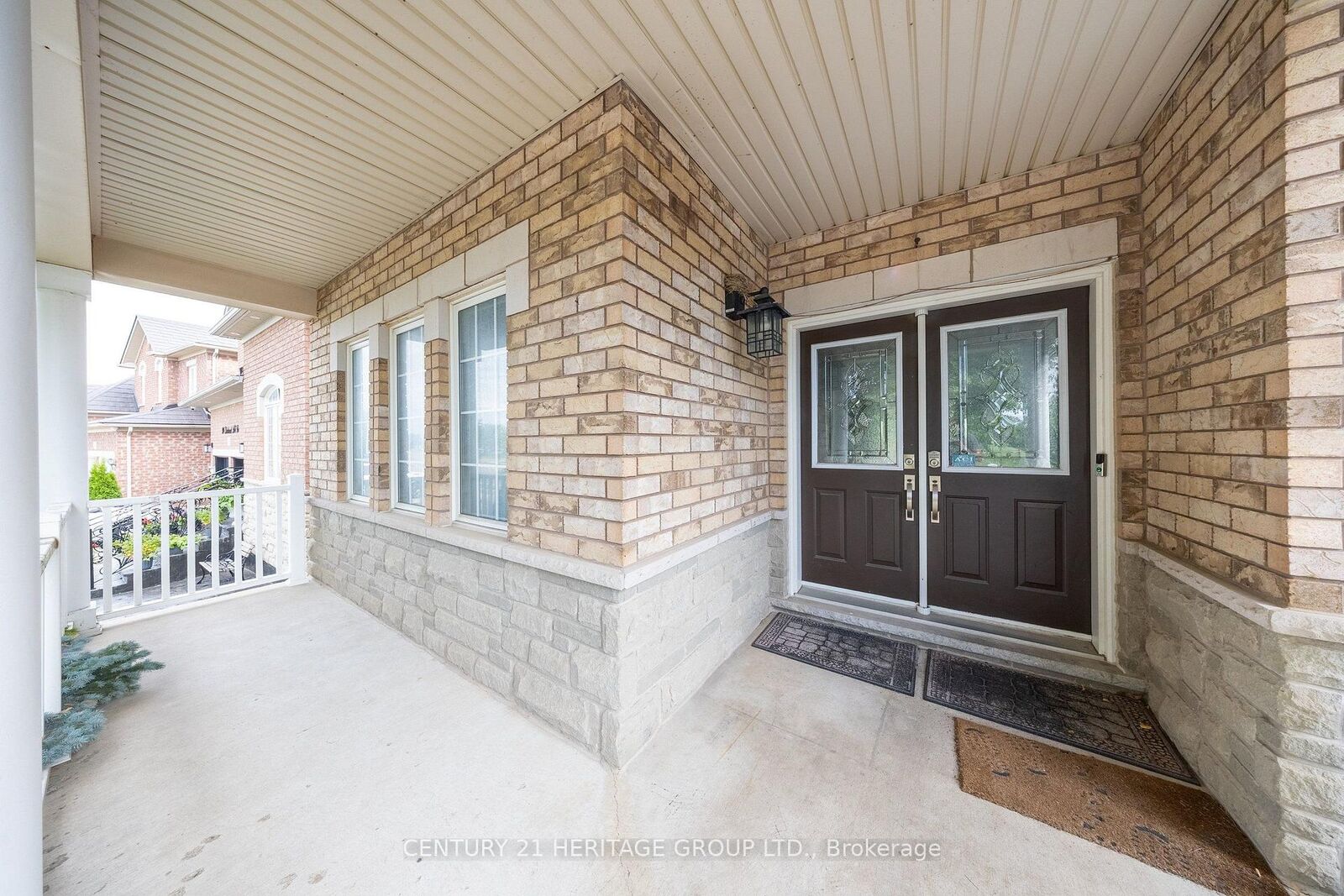 Property Photo:  92 Edenbrook Hill Drive Main &Amp 2nd  ON L7A 2N7 