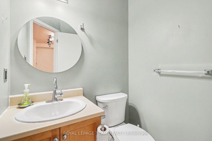 Property Photo: 418 Nepean Street C ON K1R 5G7